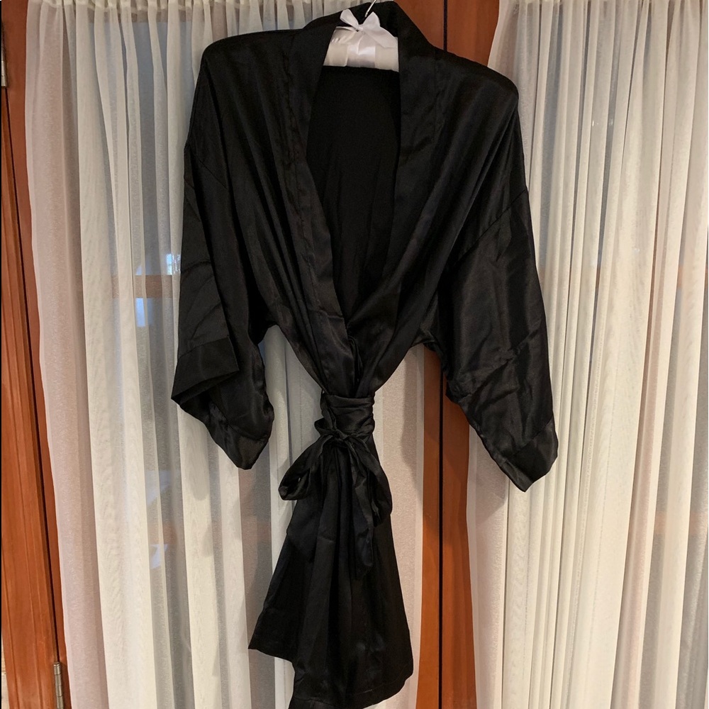 ‼️SOLD‼️Victoria Secret Short Black Kimono S/M P/M